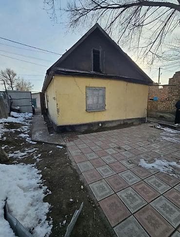 Дома: Продается участок с двумя домами 1 недостроенный. Площадь участка: 8 — 1