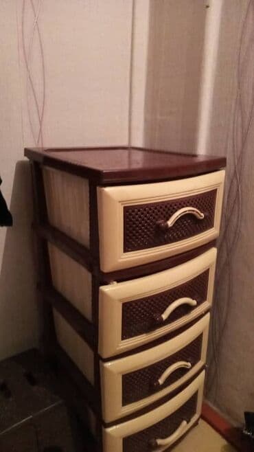 Шкафы: Односпальная кровать с высоким изголовьем и матрасом. Описание: - — 9