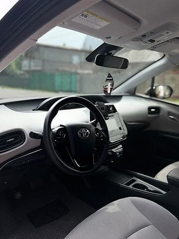 model y: Toyota Prius: 2019 г., Автомат, Гибрид, Хэтчбэк — 3