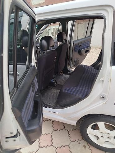 Nissan: Nissan Cube: 2000 г., 1.3 л, Автомат, Бензин, Универсал — 9