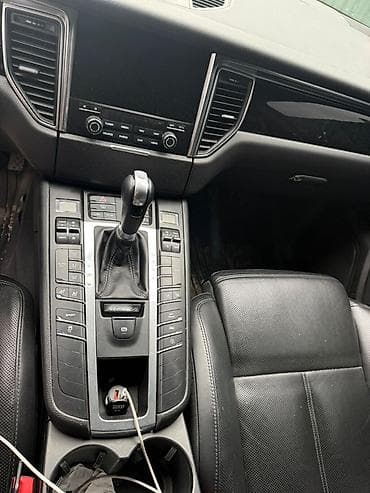 спада бампер: Porsche Macan Turbo: 2017 г., Кроссовер — 7