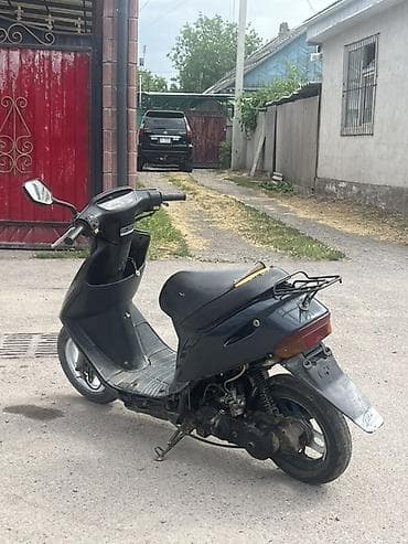 мопеды 50 куб: Тип скутера Honda, 50 куб. см, Бензин — 3