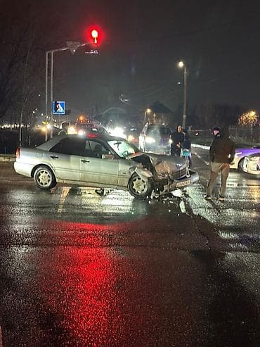 Мерседес бенз с220. Объем 2.2 механика. Год 1995. Технические машина