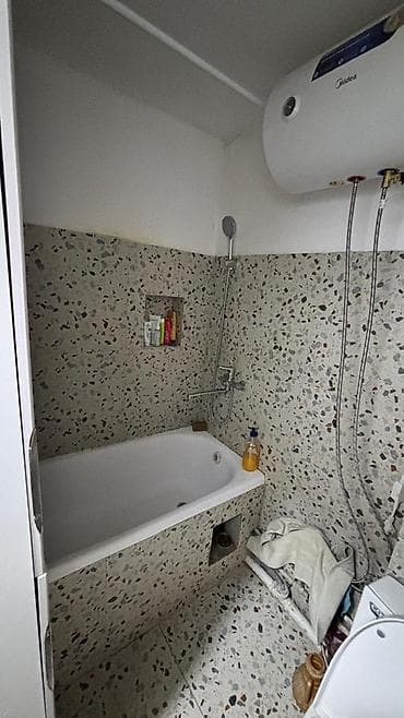сдайу квартира: 3 комнаты, 57 м², 6 мкр 104 серия, 2 этаж, Требуется ремонт — 9