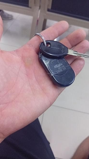 реалии: Nissan Cefiro: 1997 г., Автомат, Бензин, Седан — 8