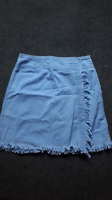 Жеке буюмдар: Джинсовая юбка,с запахом на липучке,в отличном состояние,длина — 1