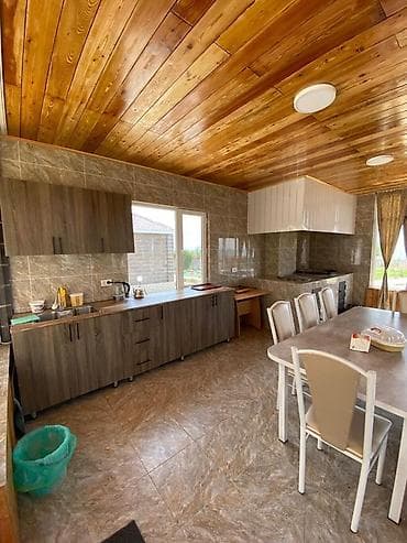 коттедж взморье: Сдаётся двух этажный коттедж на Иссык Куле при въезде в с.Корумду до — 3