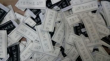 Лэйбл, этикетка, составник, размерник, пломба (бирко держатель)