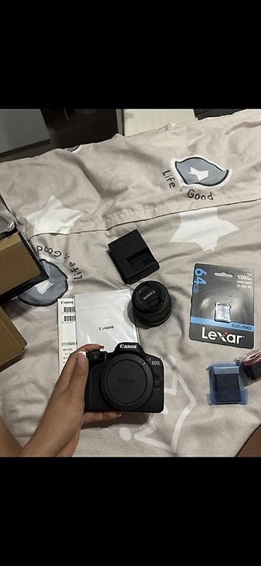 Фото и видеокамеры: Камера Canon EOS r 50 с комплектом аксессуаров. Купила для себя в — 1
