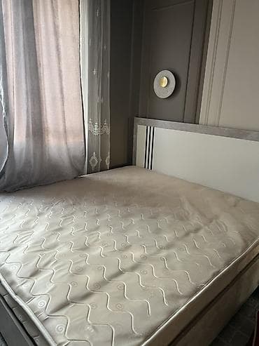 Двуспальная кровать, Б/у, С матрасом, длина - 200 см