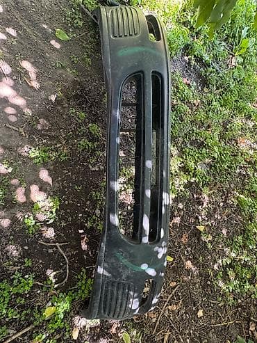 Передний бампер для автомобиля Nissan primera