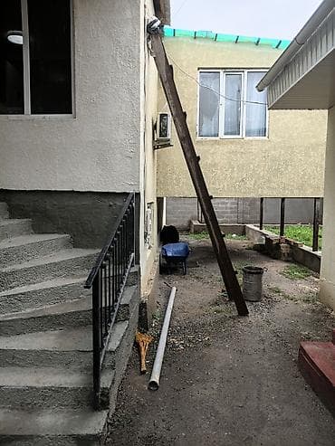 Үйлөр: Дом с двором и навесом - Отдельно стоящий дом с высоким навесом над — 4