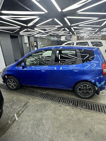 спортивный машина: Honda Fit: 2002 г., Бензин, Хэтчбэк — 3