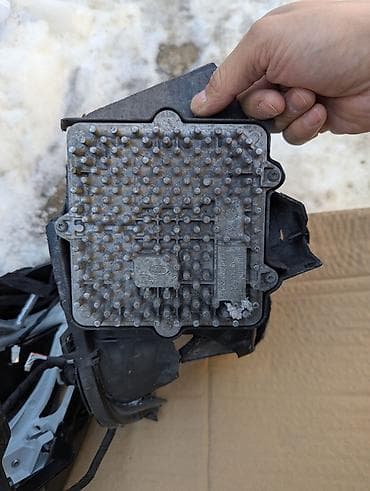 bravo light: Передняя правая фара Land Rover 2020 г., Б/у, Оригинал, Франция — 2