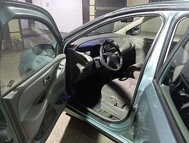 step 2: Nissan Almera Tino: 2000 г., 2 л, Автомат, Газ, Хэтчбэк — 2