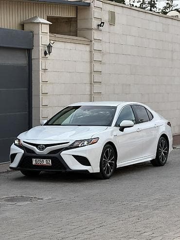 Toyota Camry: 2020 г., 2.5 л, Автомат, Гибрид, Седан