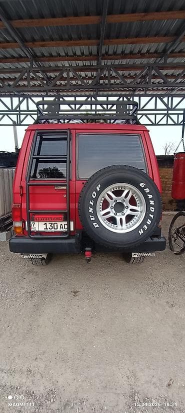 Toyota Land Cruiser: 1990 г., 2.4 л, Механика, Бензин, Внедорожник