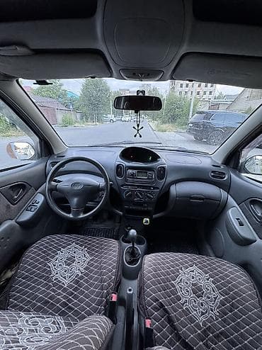 mini coper: Toyota Yaris: 2000 г., 1.3 л, Механика, Бензин — 7