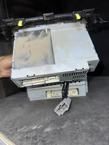 Техника и электроника: Штатная мультимедийная консоль Lexus с климат-контролем и — 4