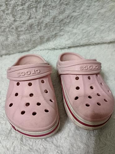 шлепка крокс: Детские сабо Crocs (оригинал), модель с ремешком на пятке. - Цвет — 2