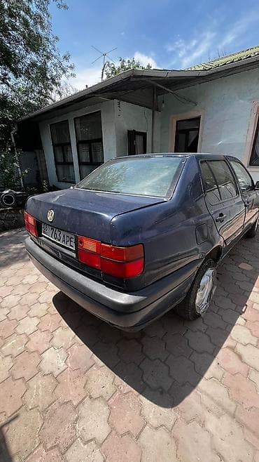 Volkswagen Vento: 1993 г., Механика, Бензин, Седан — 1