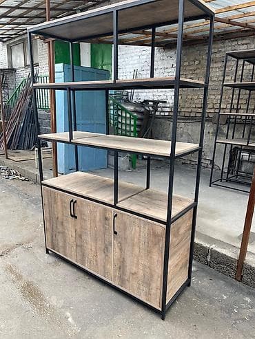 напольная вешалка: Металлические стеллажи в современном лофт‑стиле. Варианты: - Стеллаж — 1