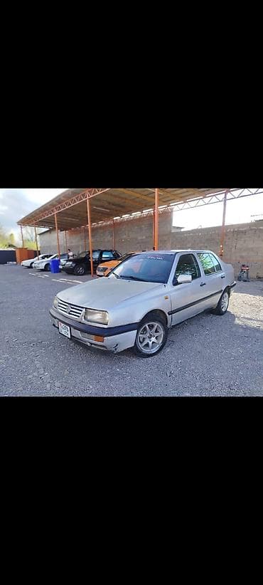Volkswagen Vento: 1993 г., 1.8 л, Ручные, Бензин, Седан