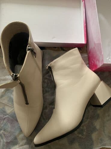 удобный обувь: Новые Сапоги Деми 37р,качество 😍очень удобные Цвет Айвори Каблук 5см — 1