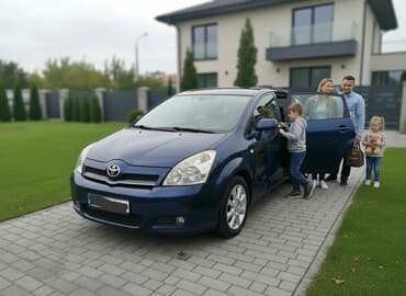 Toyota Corolla Verso: 2004 г., 1.8 л, Механика, Бензин, Минивэн