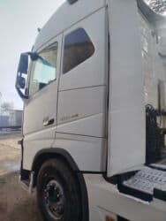 автомобили для инвалидов с ручным управлением: Тягач, Volvo, 2014 г., Шторный — 8