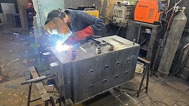 фазы: Сварочный полуавтомат NB 250 и NB 270 Максимальный рабочий ток: 250 — 8