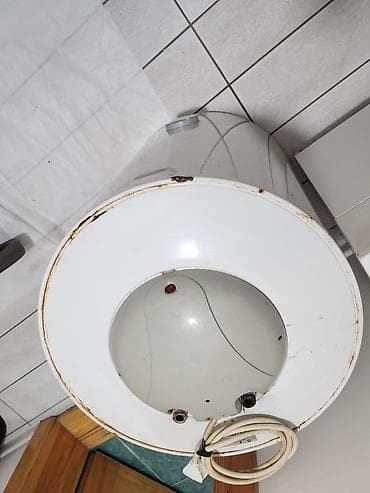 горизонтальный аристон: Накопительный водонагреватель Объем бака: 80 л, Ariston, Электрический, Регулятор температуры, Эмалированная сталь, Б/у — 2