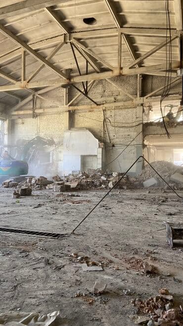 дома под снос: Снос стен, Разбор полов, Снятие потолков | Гипсокартонная стена, Снос перегородки, Снятие старой штукатурки | Снятие извести, Снятие побелки, Снятие подвесных потолков | Демонтаж ламината, Демонтаж паркета, Демонтаж плинтуса | Крыша из шифера, Мягкая кровля 1-2 года опыта — 3