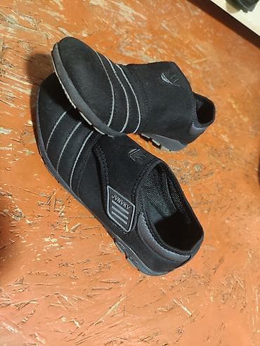 женский вещи: Мужские повседневные кеды. Бесплатно нуждающимся. 39-40 размер. В — 6