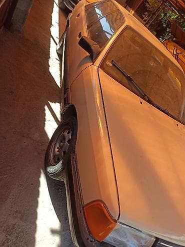 сары булун: Audi 100: 1990 г., 2 л, Кол менен иштөөчү, Бензин, Седан — 3