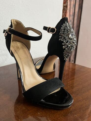 купить женскую обувь больших размеров: Женские Босоножки
Чёрная замша
Размер 38 — 3