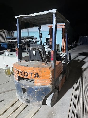 бетонный узел: Погрузчик, Toyota, 2005 г., Колесный, Вилочный — 5