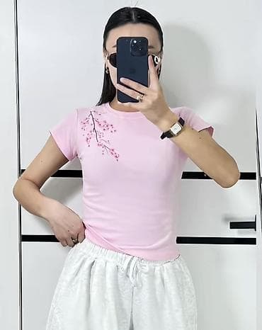 lost cherry: Женская базовая футболка с коротким рукавом и круглым вырезом — 2