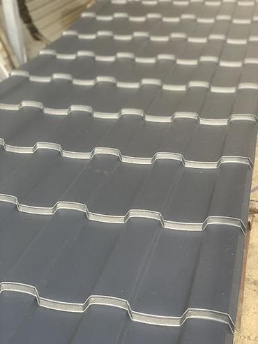 Металлочерепица (профилированные листы под черепицу), цвет графит. -