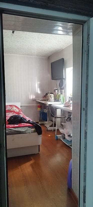 дом в манас: Продаётся дом, 4 большие комнаты, общая площадь 100м2., так же две — 7