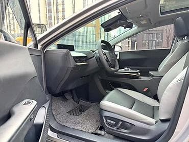 Toyota: Toyota bZ3: 2023 г., Электромобиль, Лифтбек — 6