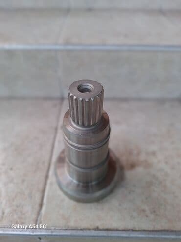 Продаю запчасти на Экскаватор 140 ХУНДАЙ Корея Вал гидроматор поворота