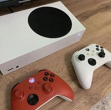 xbox 2: Xbox Series S с двумя беспроводными геймпадами Комплектация: - — 3