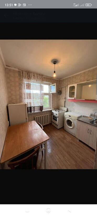 продаю квартиру 4 микрайоне: 1 комната, 32 м², 104 серия, 4 этаж — 2