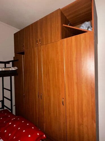 Продам шифонер.
ещё есть две межкомнатные двери в подарок. самовывоз