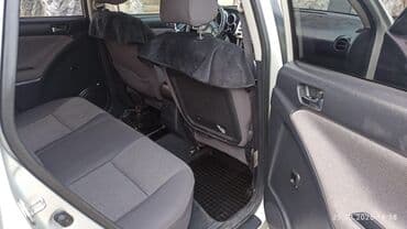 св: Toyota Matrix: 2003 г., 1.8 л, Механика, Бензин, Хэтчбэк — 7