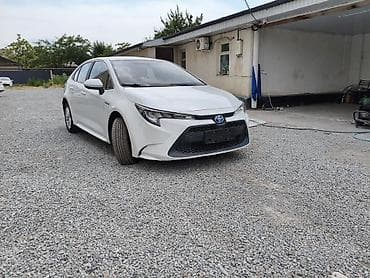 Toyota Corolla: 2021 г., 1.8 л, Гибрид, Седан — 2