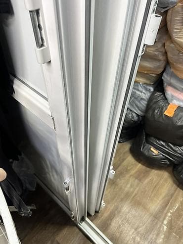 Пластиковые двери: ПВХ-дверь со стеклопакетом и замком - Цвет: белый, стекло. С одной — 7