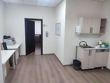 сдаю офис в бизнес центре: Аренда офисов, 266 м², В жилом комплексе, 1 линия, С отдельной кухней, С отдельным входом — 6