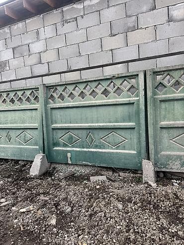 кафка на пляже: Бетонные секции забора с декоративными вставками - Материал: тяжелый — 1